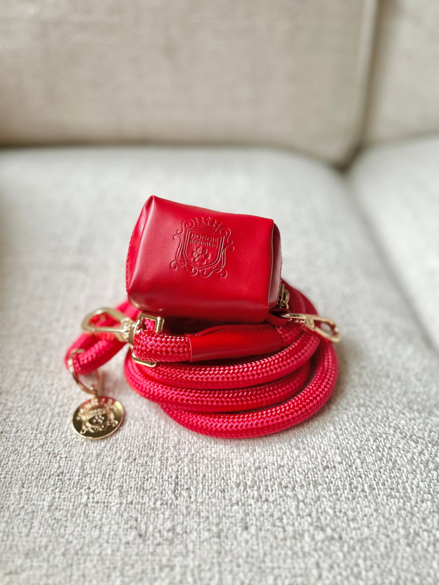 The Classic Leash - Candy Apple