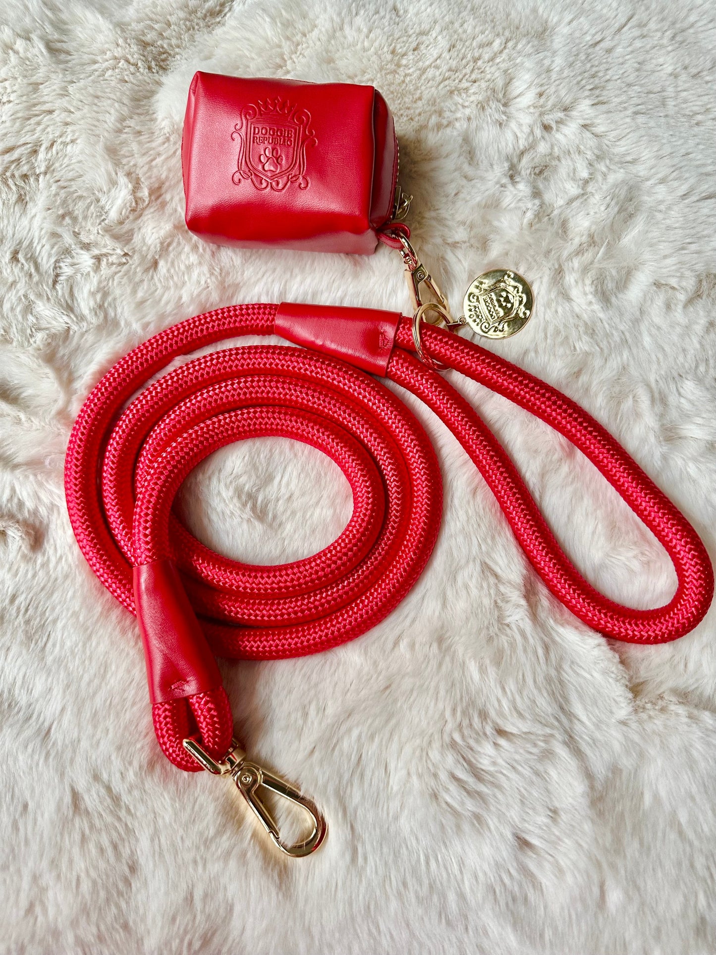 The Classic Leash - Candy Apple